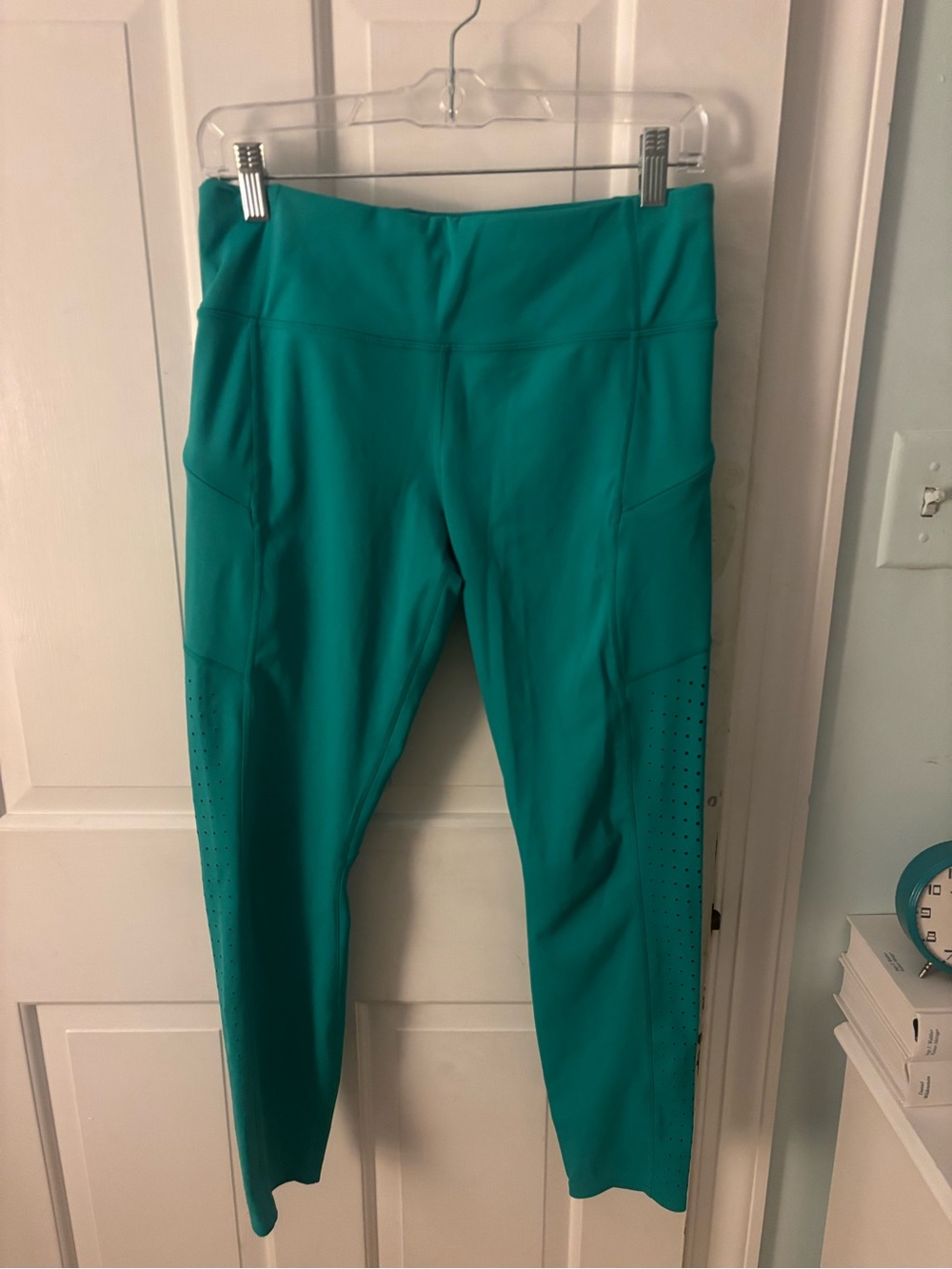 Athleta salutation 7/8 tight teal size medium